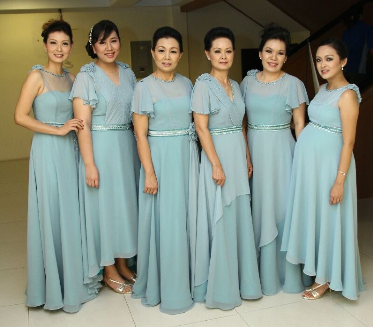 with aunts, cousin and mom. Don't we look fineeee