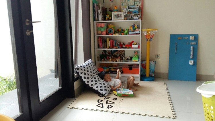 enjoying reading time while Mami cooks